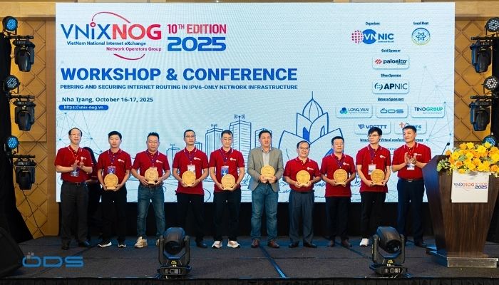 VINNIC trao kỷ niệm chương tri ân các nhà tài trợ, đối tác